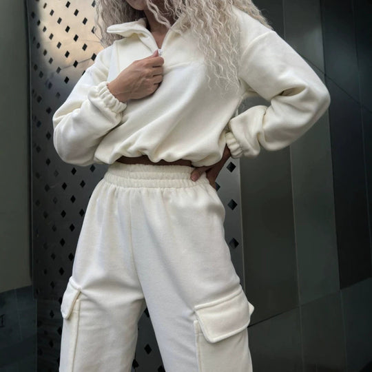 Damen sportlich-elegantes Lounge-Set aus schwerem Baumwollfleece mit Stehkragen, Kängurutasche und Cargo-Beintasche Shop Nory