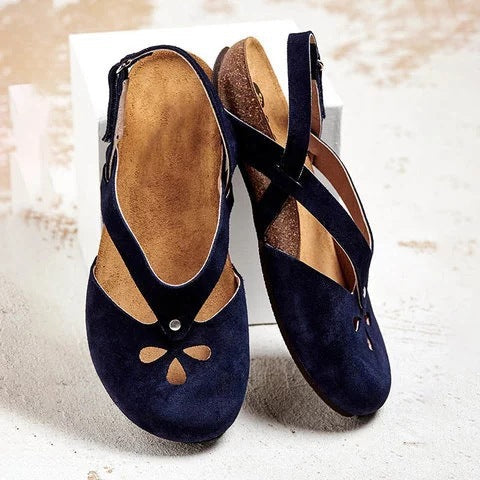 Damen nan geschlossene Slingback-Sandale aus Veloursleder mit ergonomischem Kork-Fußbett und dekorativen Loch-Aussparungen