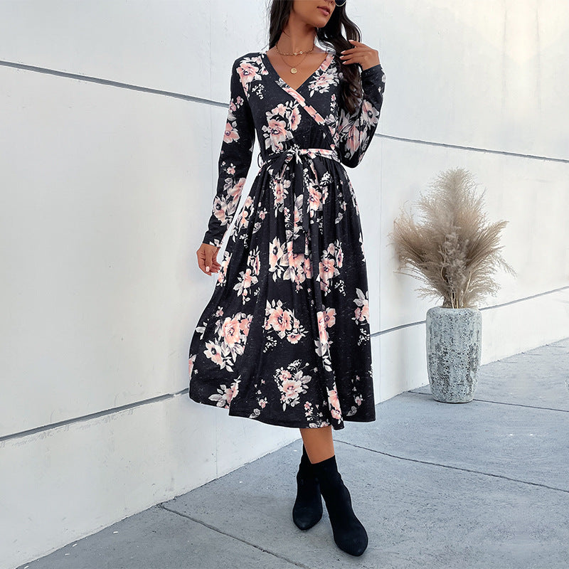 Damen Wickel-Midikleid mit tailliertem Bindegürtel, ausgestelltem Rock und V‑Ausschnitt Shop Nory