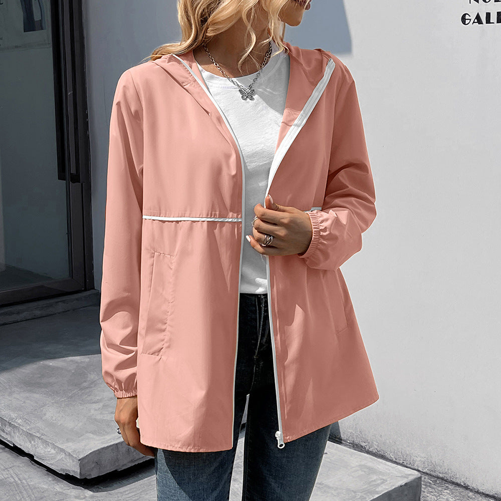Damen leichte Regenjacke mit praktischer Kapuze und seitlichen Taschen