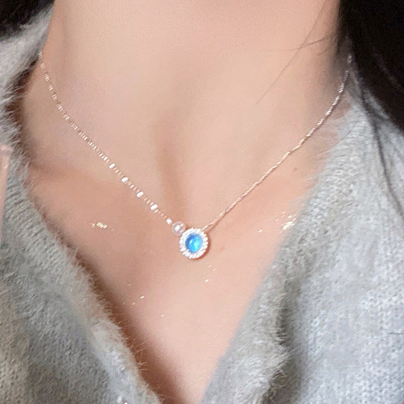 Damen Halskette mit kunstvollem Anhänger und funkelnden Zirkonia Shop Nory