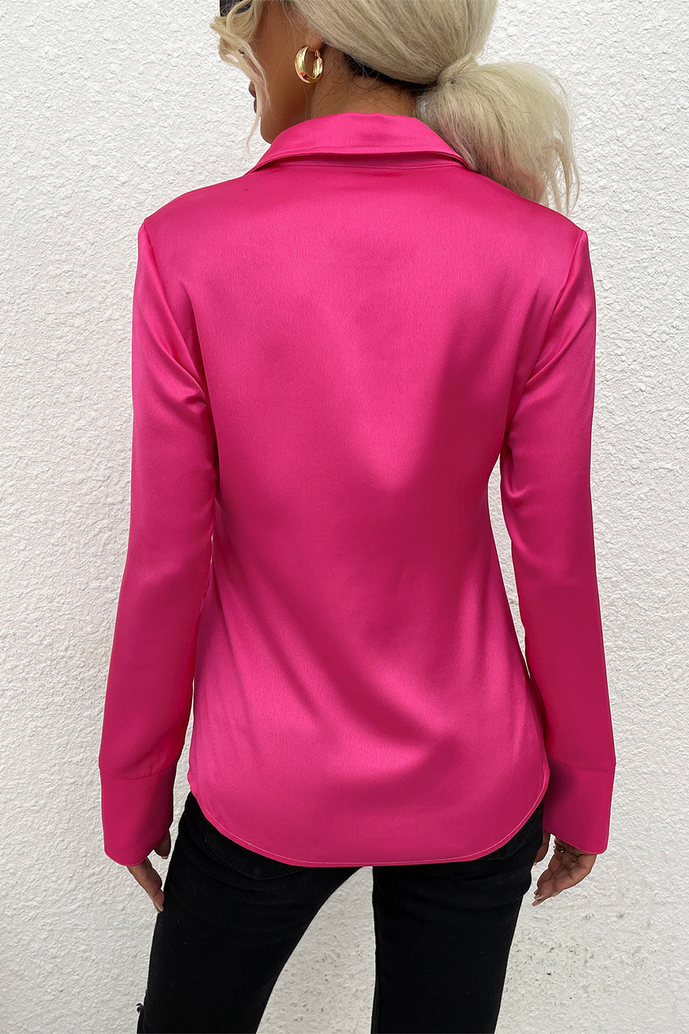 Damen Satinbluse mit elegantem Kragen und durchgehender Knopfleiste