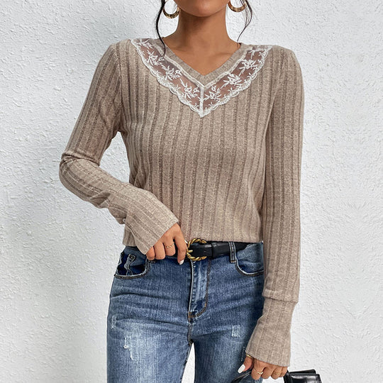 Damen Taillierter Rippstrick‑Pullover mit transparentem Spitzeneinsatz am V‑Ausschnitt Shop Nory