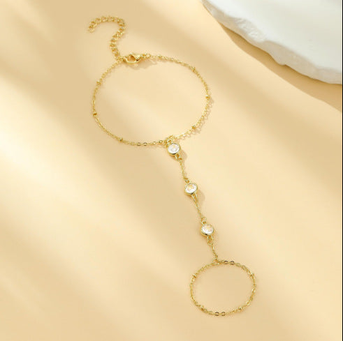 Damen Handkette aus feinen Gliederketten mit eleganten Akzenten Shop Nory
