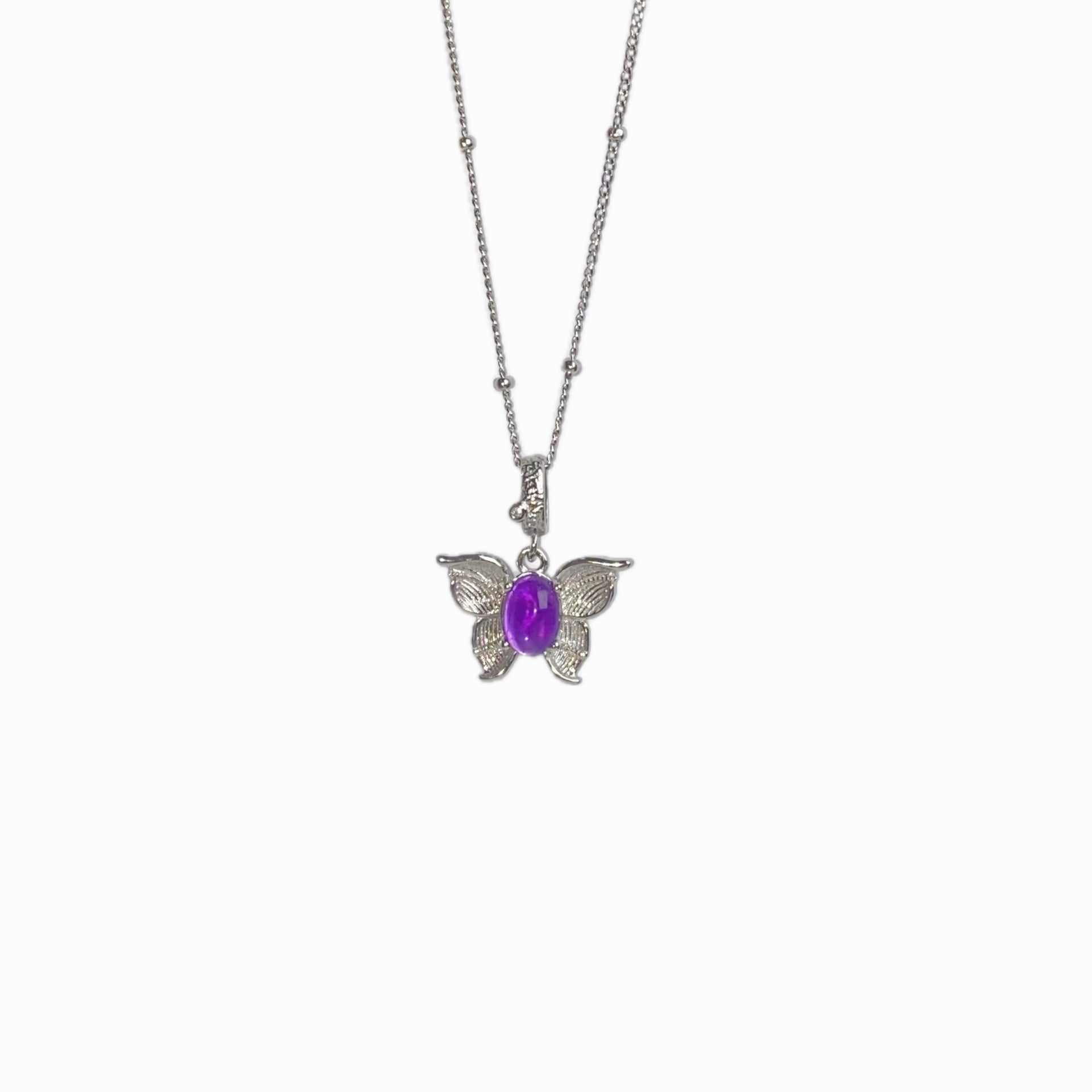 Damen Halskette mit filigranem Schmetterlingsanhänger und lila Halbedelstein Shop Nory