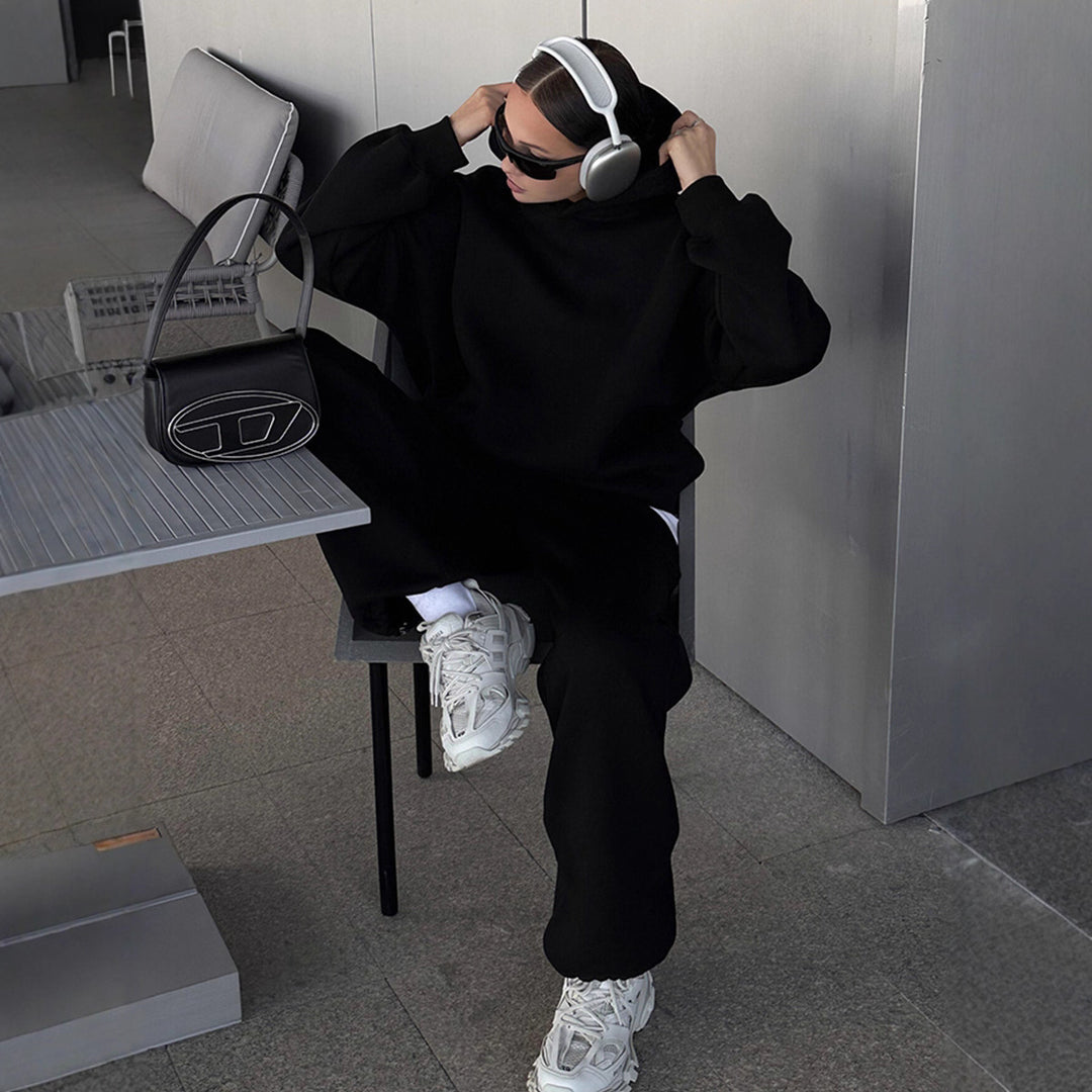 Damen urbanes Oversize-Lounge-Set mit Kapuzenpullover, locker geschnittener High-Waist-Jogginghose und passender Mütze Shop Nory