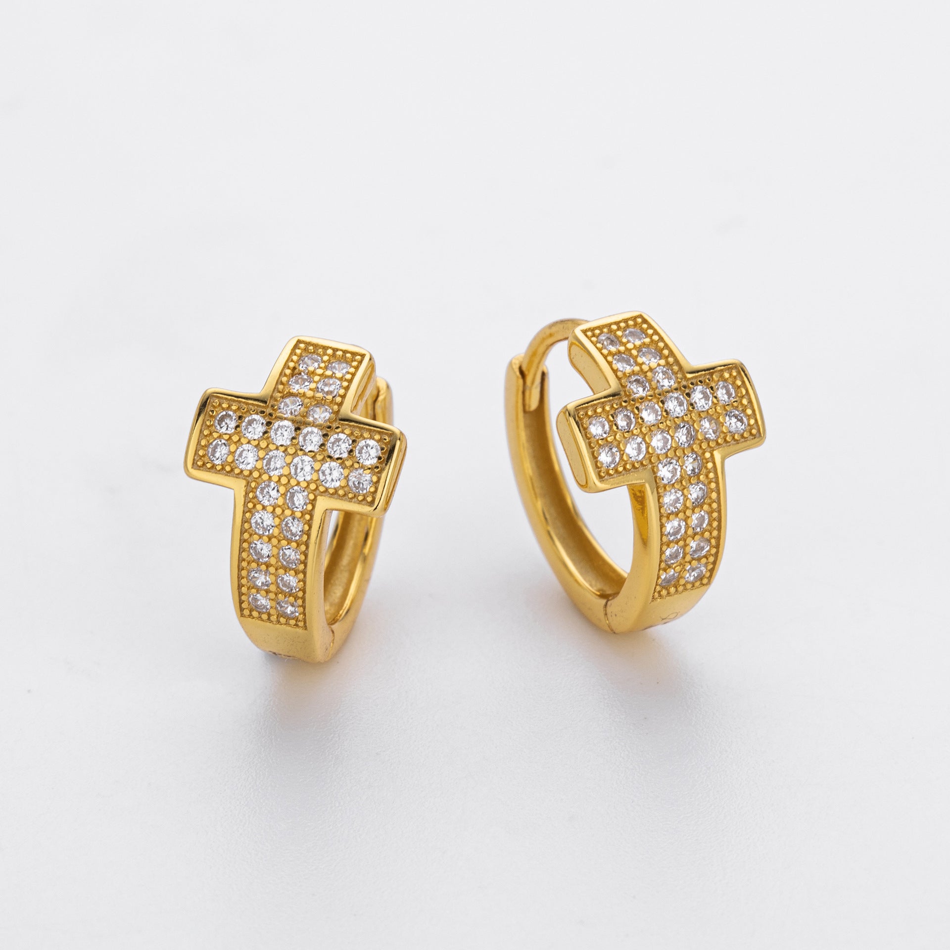 Damen Ohrhänger mit funkelndem Kreuzanhänger aus hochwertigem 925 Sterling Silber und Zirkonsteinen Shop Nory