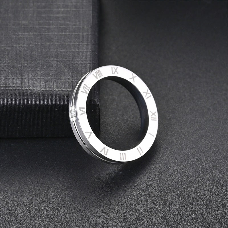 Herren Ring mit römischer Zifferngravur und funkelndem Zirkonia Shop Nory