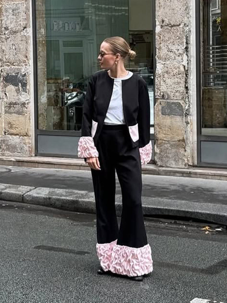 Damen Kurzblazer mit kontrastierenden Rüschensäumen, rundem Ausschnitt und verdeckter Knopfleiste Shop Nory