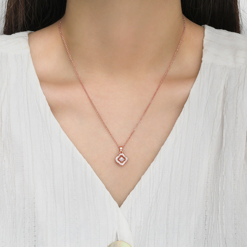 Damen Halskette mit kunstvollem Herzanhänger und funkelnden Zirkonia Shop Nory