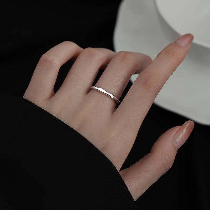 Damen minimalistischer Silberring mit geschwungenem Design Shop Nory