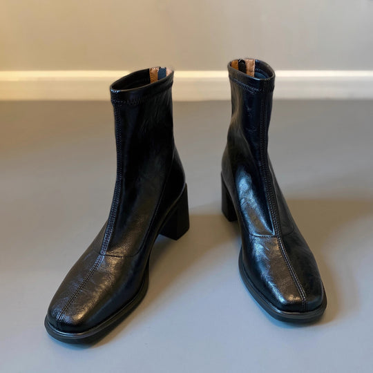 Damen Knöchelstiefelette aus Leder mit quadratischer Zehenpartie und mittlerem Blockabsatz Shop Nory