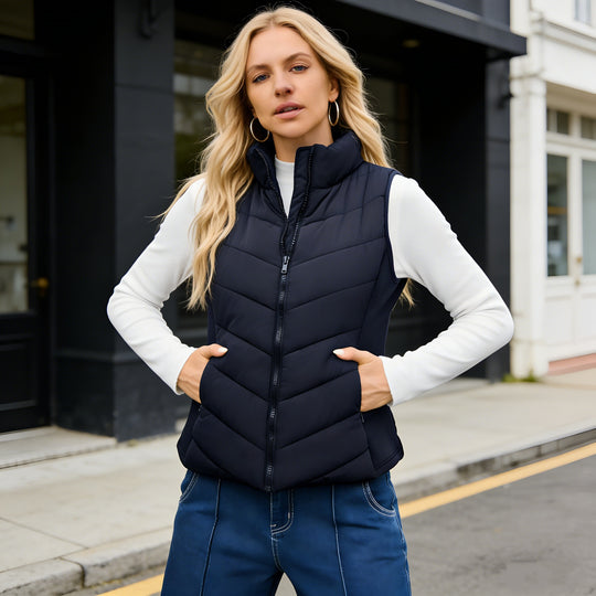 Damen Steppweste mit hohem Stehkragen und figurbetonten Stretchseiten Shop Nory