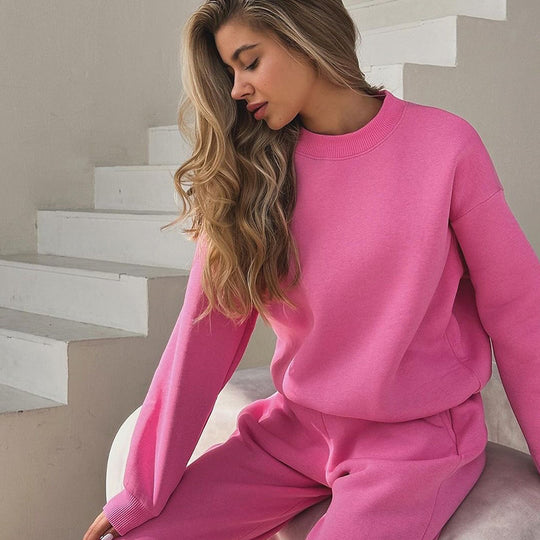 Damen Modernes Lounge-Set aus formstabilem Scuba-Fleece mit hochgeschnittener Jogginghose Shop Nory