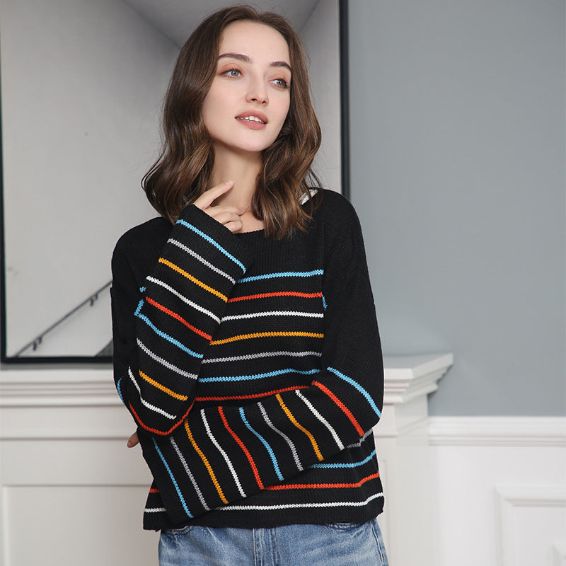 Damen Kurzgeschnittener Feinstrick-Pullover mit Rundhalsausschnitt, mehrfarbigen Horizontalstreifen und überschnittenen Schultern Shop Nory
