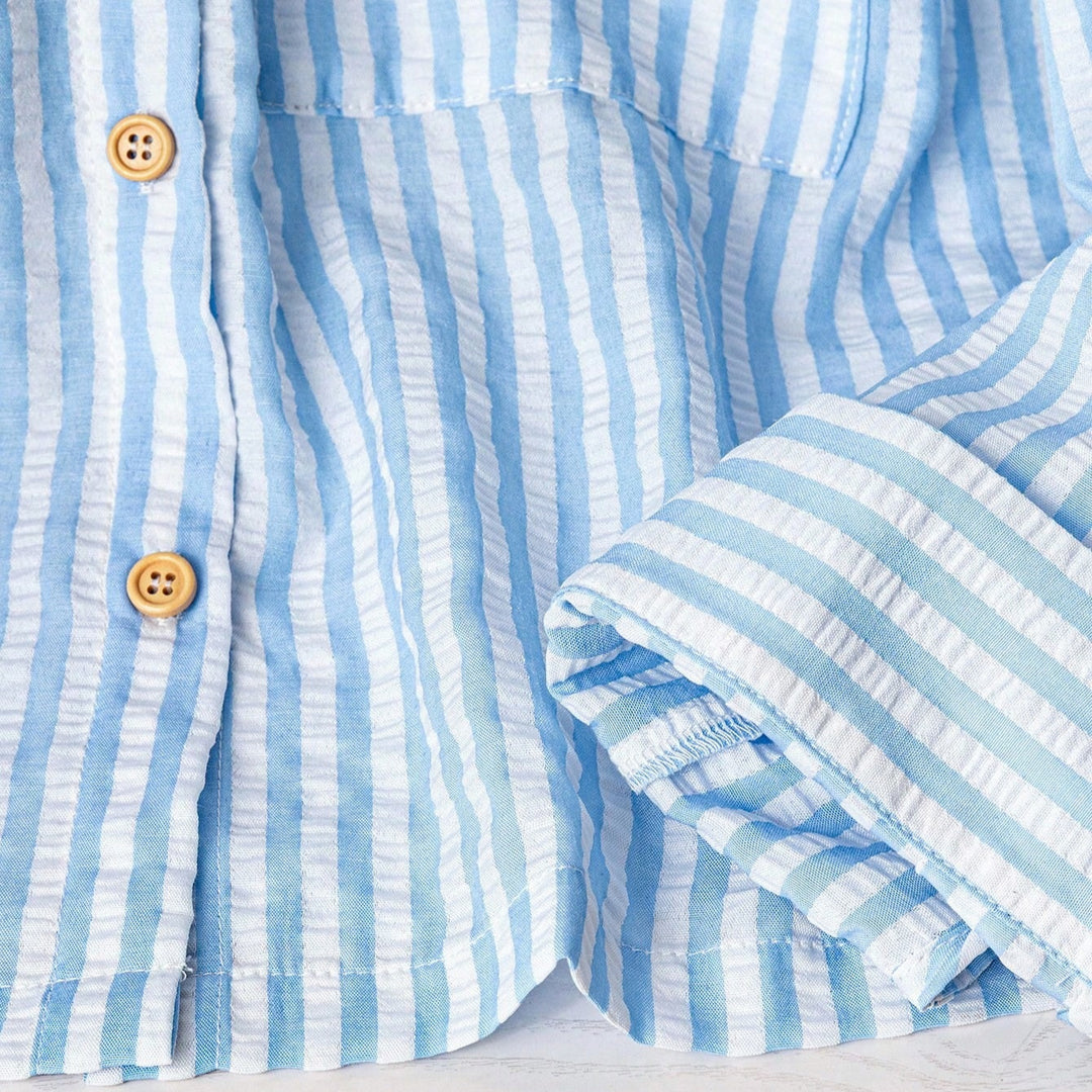 Damen Leichte gestreifte Kapuzen‑Overshirt mit Holzknöpfen und aufgesetzten Taschen Shop Nory