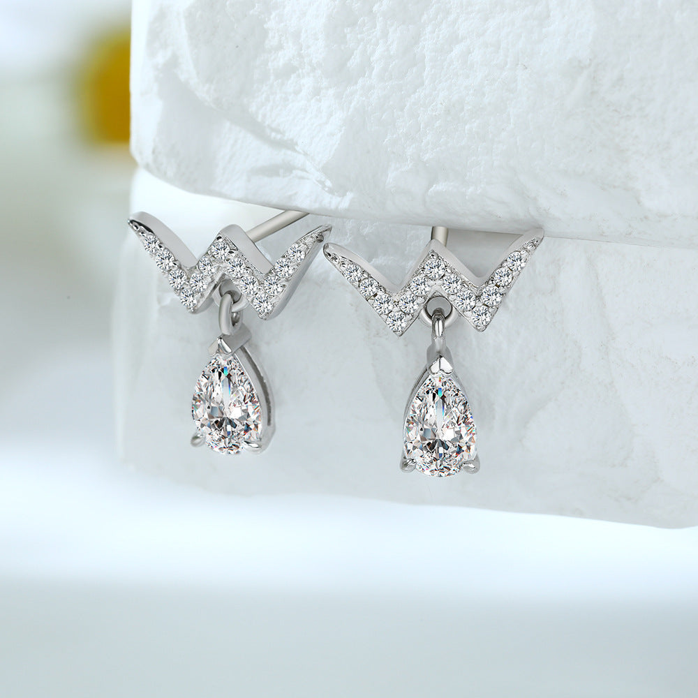 Damen Ohrhänger mit funkelndem Tropfen-Anhänger und exquisiten Zirkonia-Details Shop Nory