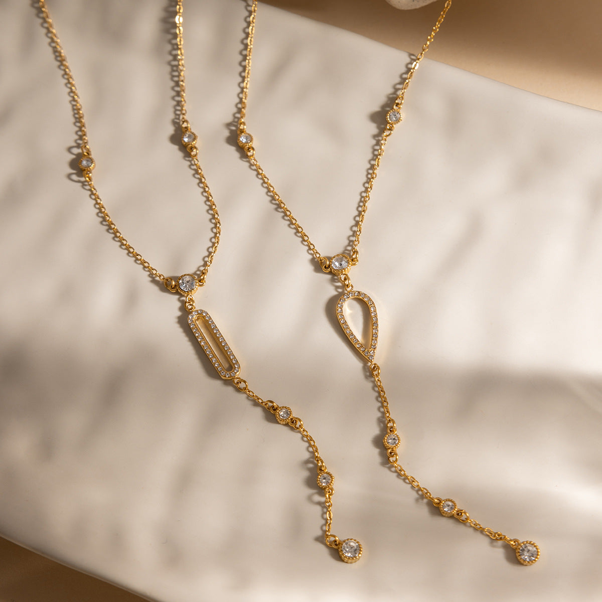 Damen Halskette mit eleganten Zirkonia-Anhängern und hochwertigem Edelstahl Shop Nory