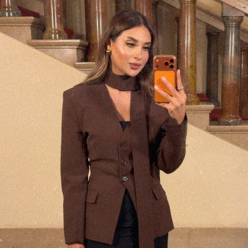 Damen Taillierter Blazer mit Schalkragenband, dreifacher Knopfleiste und Pattentaschen Shop Nory
