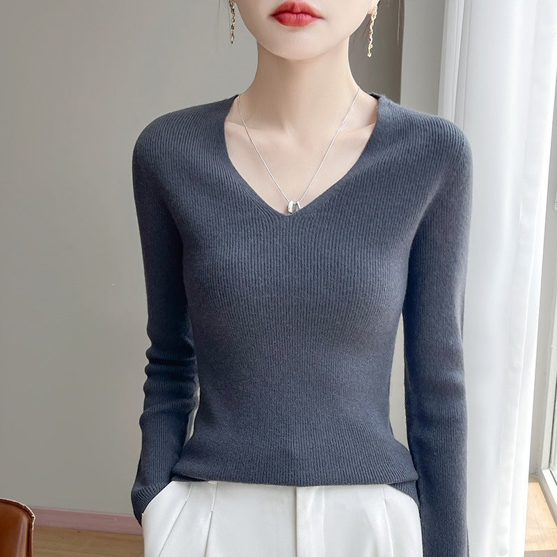 Damen Schmal geschnittener V‑Ausschnitt-Feinstrickpullover mit feiner Rippenstruktur und weicher Haptik Shop Nory