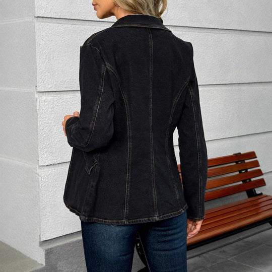 Damen taillierte Denim-Blazerjacke mit Reverskragen und kontrastierender Steppung Shop Nory