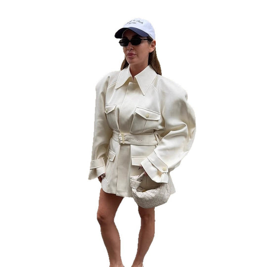 Damen Kurzblazer‑Mantel im Safari‑/Utility‑Look mit Taillengürtel und aufgesetzten Pattentaschen Shop Nory