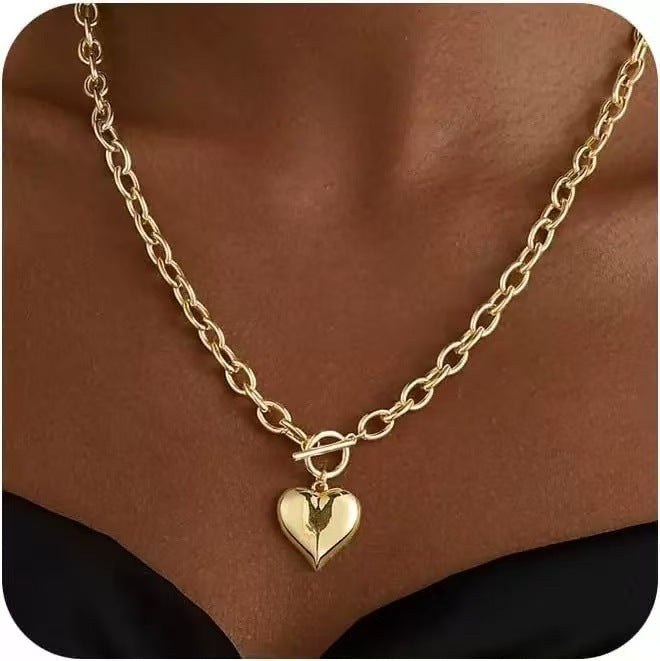 Damen Halskette mit robustem Gliederdesign und herzförmigem Anhänger Shop Nory