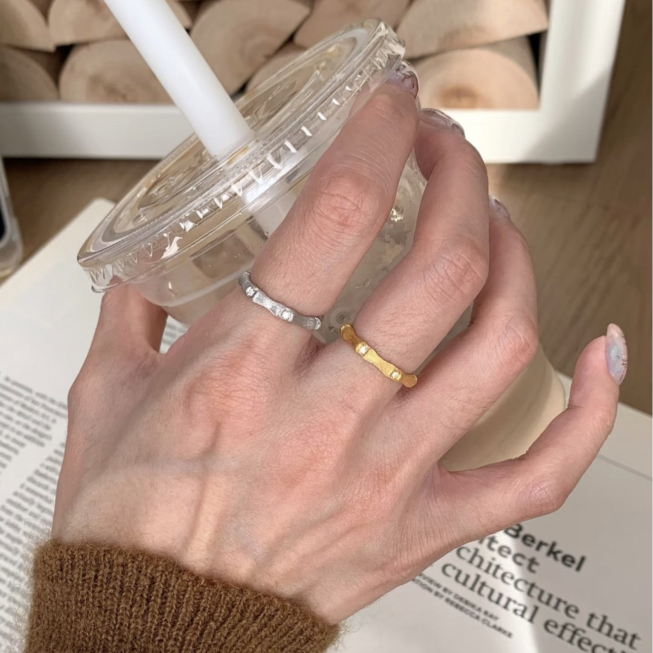 Damen Ring mit modernem Design und schimmernden Akzenten Shop Nory