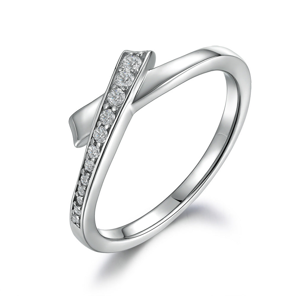 Damenring mit elegantem Kreuzdesign und funkelnden Zirkonia Shop Nory
