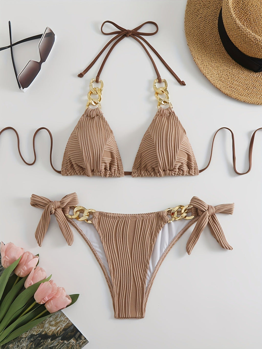 Damen Bikiniset mit luxuriösen Rüschen und goldenen Kettenakzenten
