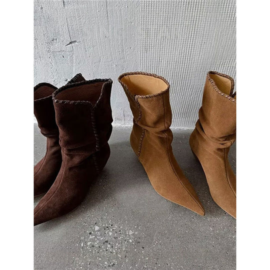 Damen Schlupf‑Veloursstiefel mit Ziernaht, V‑Schaftrand und sculpted Kitten‑Absatz Shop Nory