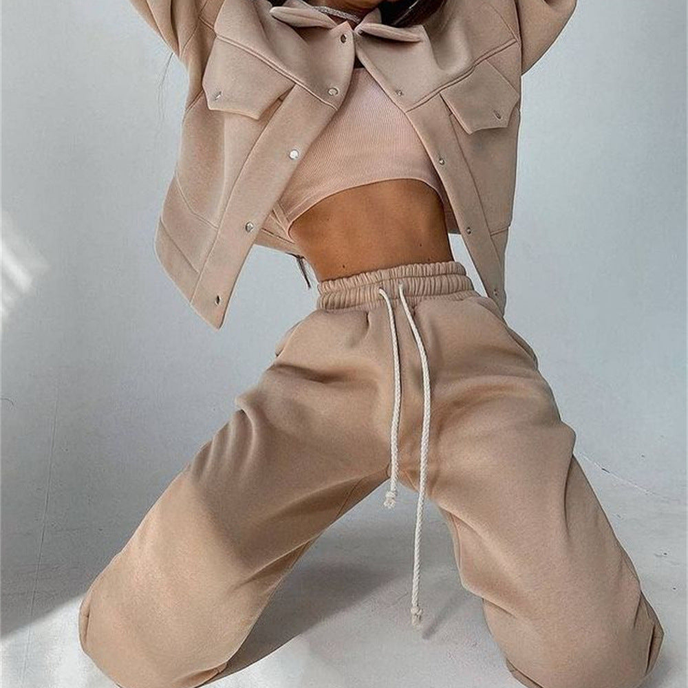 Damen sportliches Freizeit-Set mit trendiger Jacke und bequemen Jogginghosen