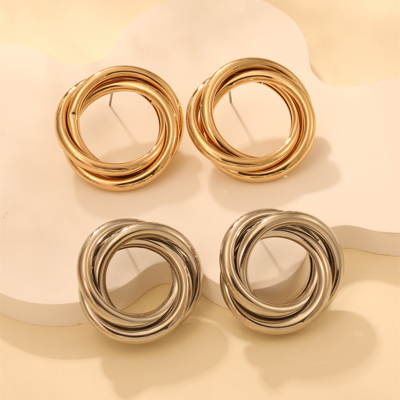 Damen Hängende Ohrringe mit elegantem, geschwungenem Ringdesign Shop Nory