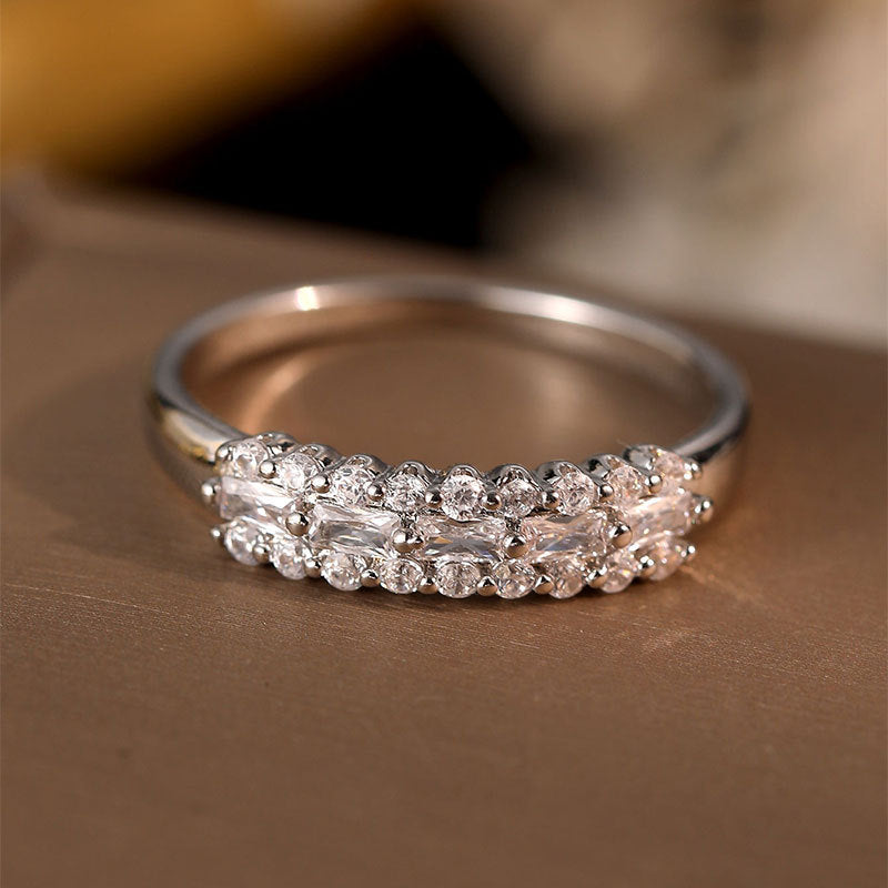 Damen Funkelnder Ring mit kunstvollen Zirkonia-Akzenten Shop Nory
