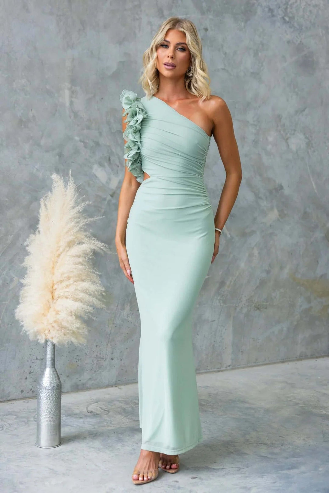 Damen Elegantes Rüschen-Maxikleid mit einem schulterfreien Design und figurbetontem Schnitt