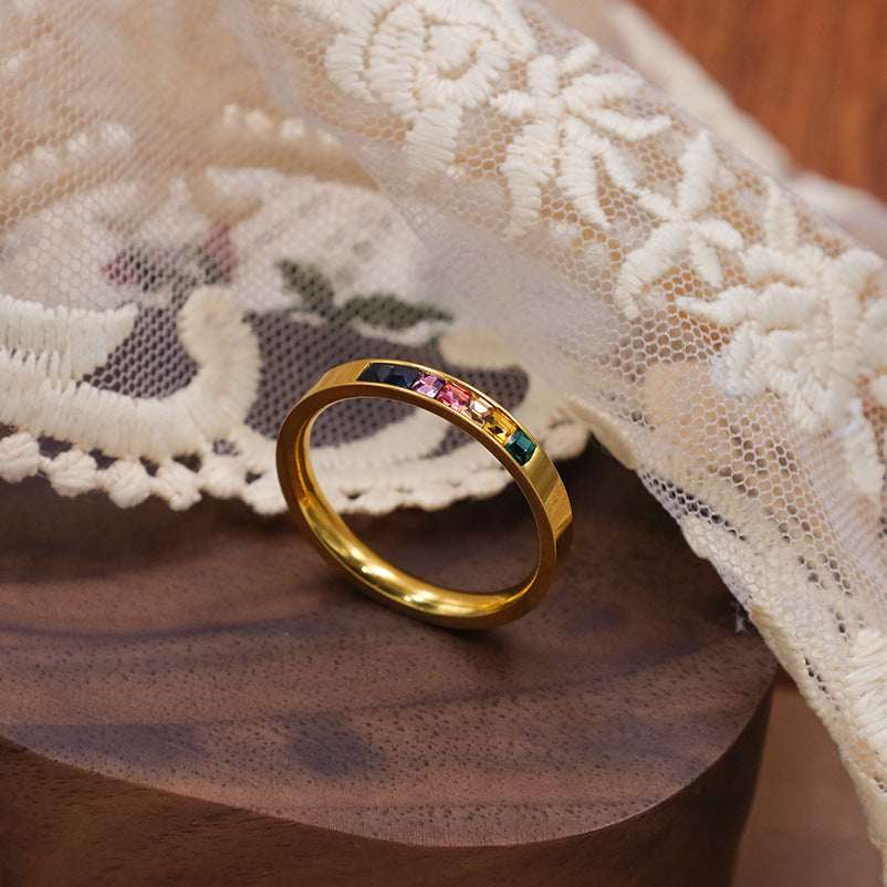 Damenring mit bunten Kristallen und glänzender Oberfläche Shop Nory