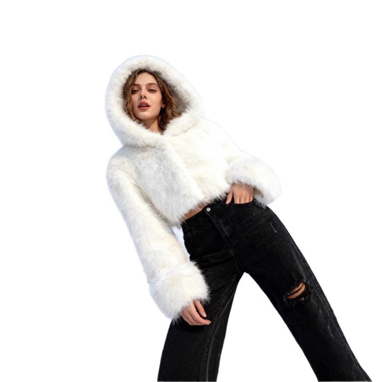 Damen Cropped Kunstpelzjacke mit Kapuze, glatter High‑Pile‑Optik und schmaler Saum Shop Nory
