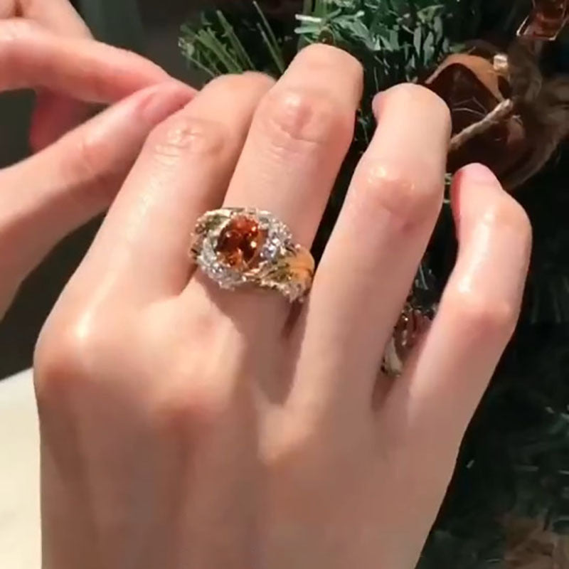 Damenring mit luxuriösem Design und funkelndem Edelsteinbesatz Shop Nory