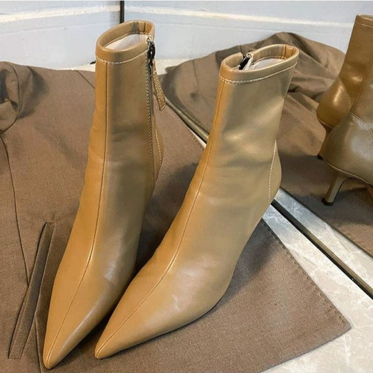 Damen knöchelhohe Stretch-Stiefelette mit spitzer Zehenpartie und schlankem Sculpted-Absatz Shop Nory