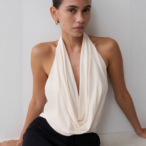 Damen Elegantes Halterneck-Top mit fließendem Stoff und tiefem Ausschnitt