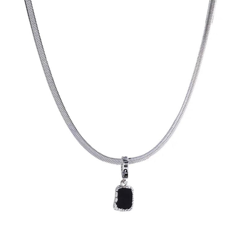 Damen Halskette mit hochwertigem, filigranem Anhänger aus schwarz gefärbtem Stein Shop Nory