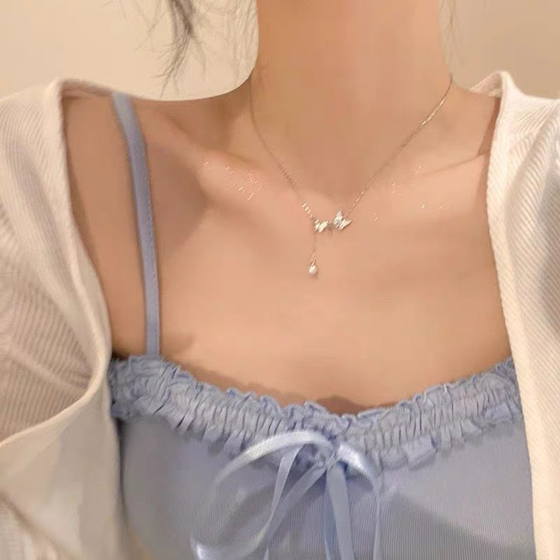 Damen Kette mit eleganten Schmetterlingsanhängern und zarten Perlendetails Shop Nory