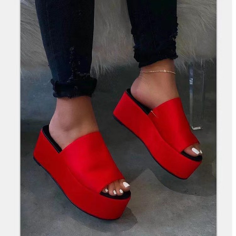 Damen Plateau‑Mules mit offenem Zehenbereich und Camouflage‑Print Shop Nory