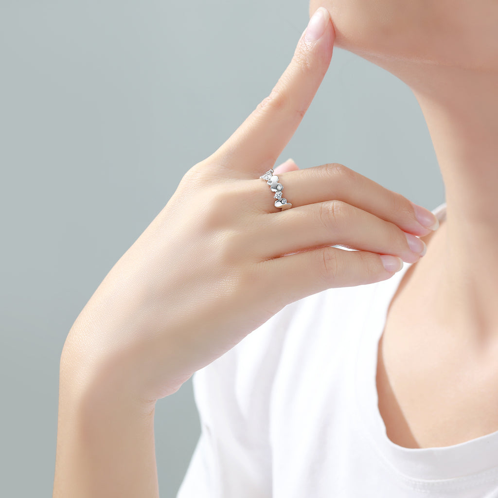 Damen Ring mit floralem Design und funkelnden Zirkonia Shop Nory