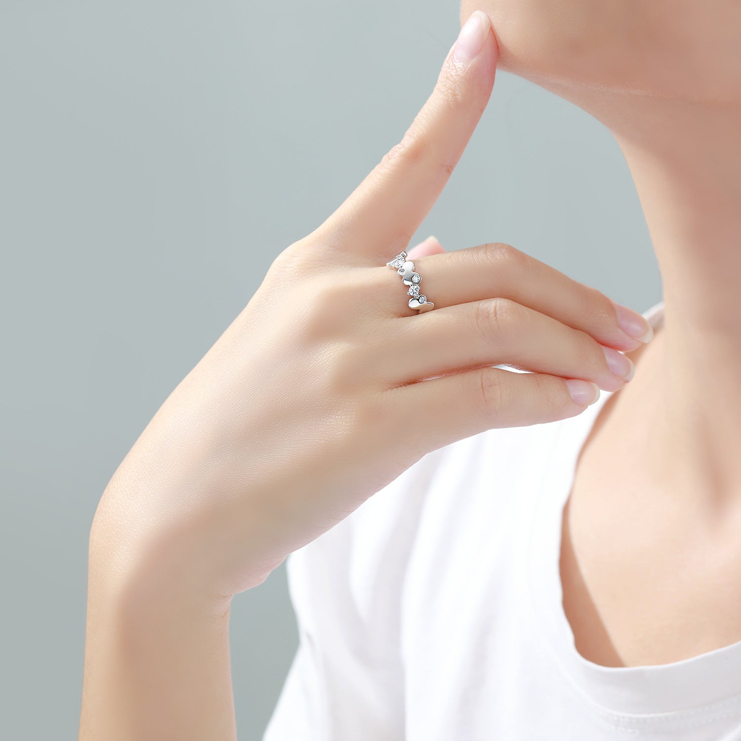 Damen Ring mit floralem Design und funkelnden Zirkonia Shop Nory