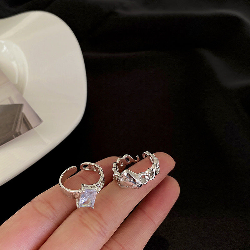 Damenring mit geschwungenem Herzen und funkelnden Details Shop Nory
