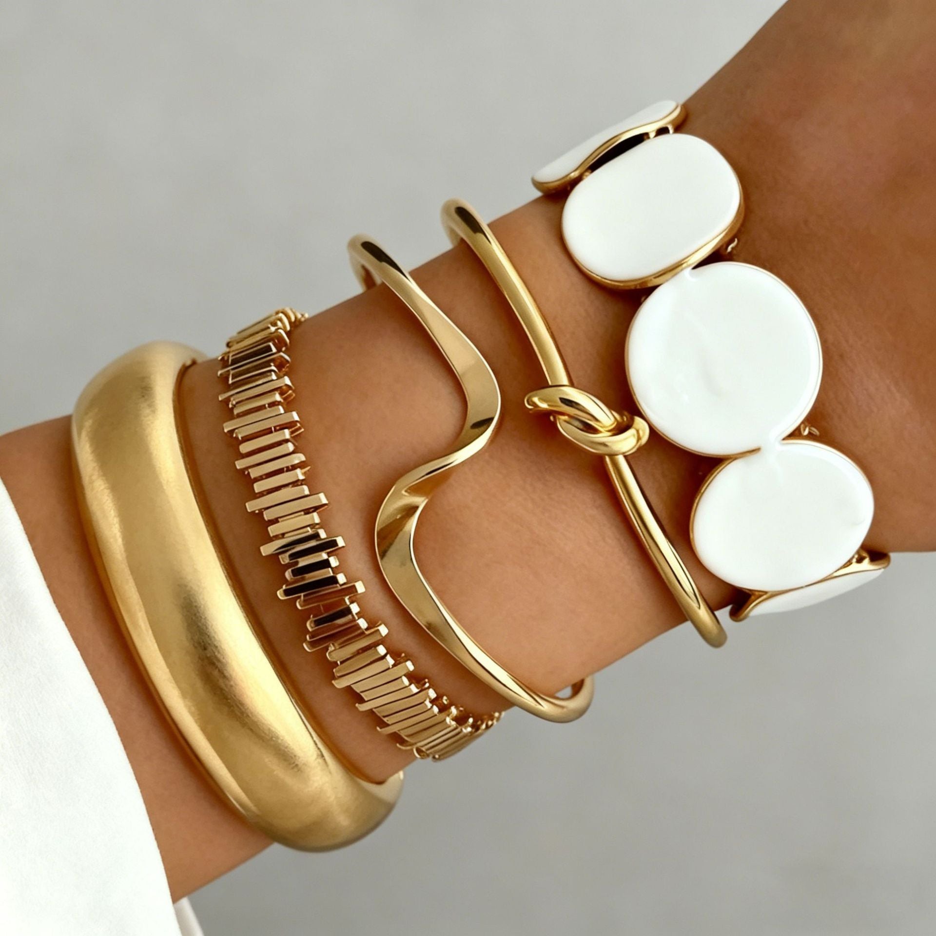 Damen Armreif-Set mit eleganten Designs und einzigartigen Materialien Shop Nory