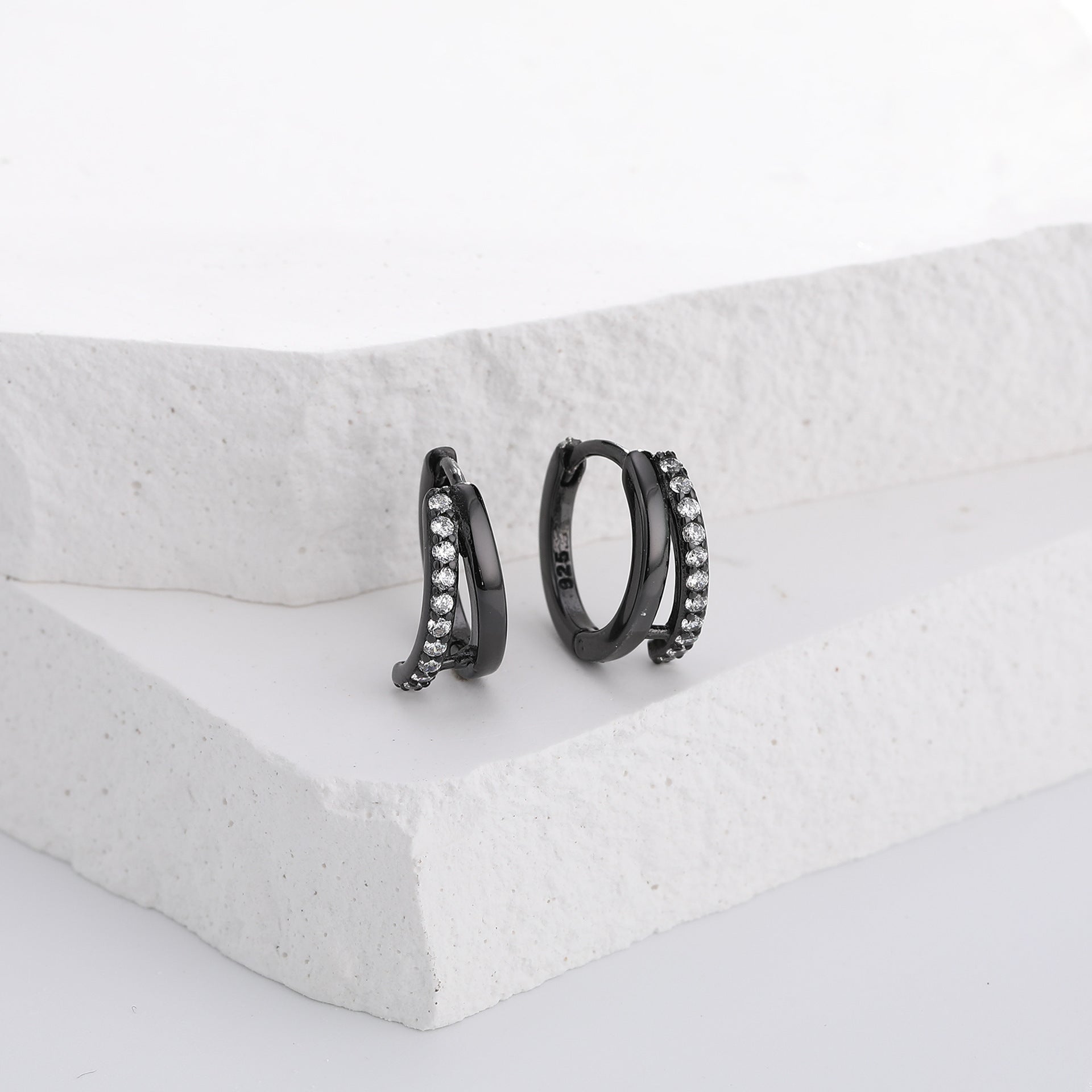 Damen Ohrstecker mit funkelnden Zirkon-Elementen in hochwertiger 925 Sterling Silber-Fassung Shop Nory