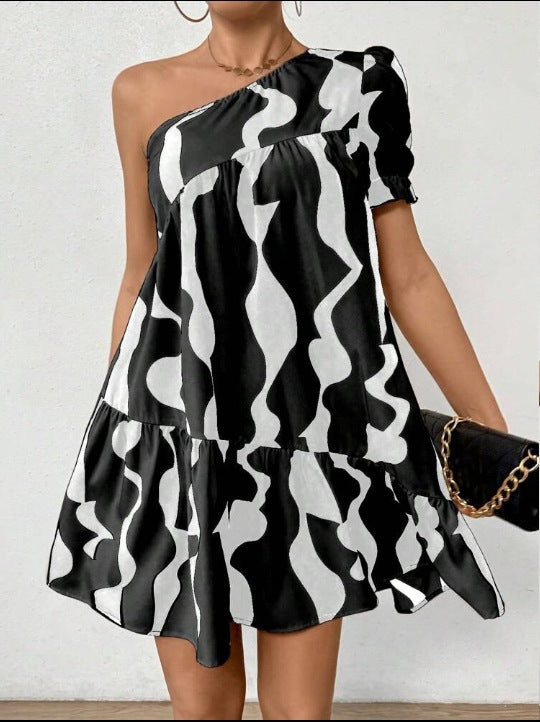 Damen Asymmetrisches Minikleid mit Volant und grafischem Muster Shopnory