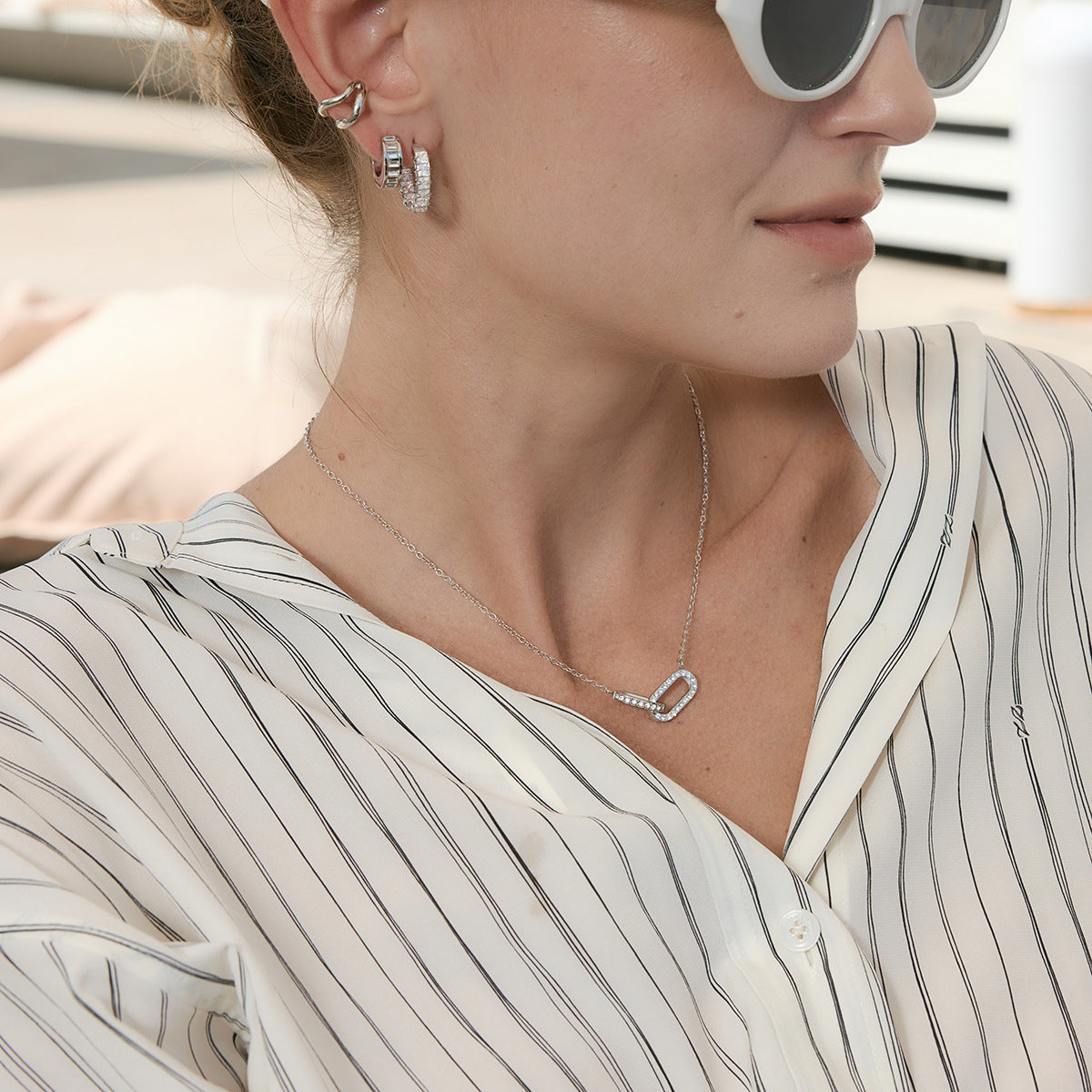 Damen Halskette mit funkelndem Zirkonia-Anhänger und verstellbarem Edelstahlverschluss Shop Nory